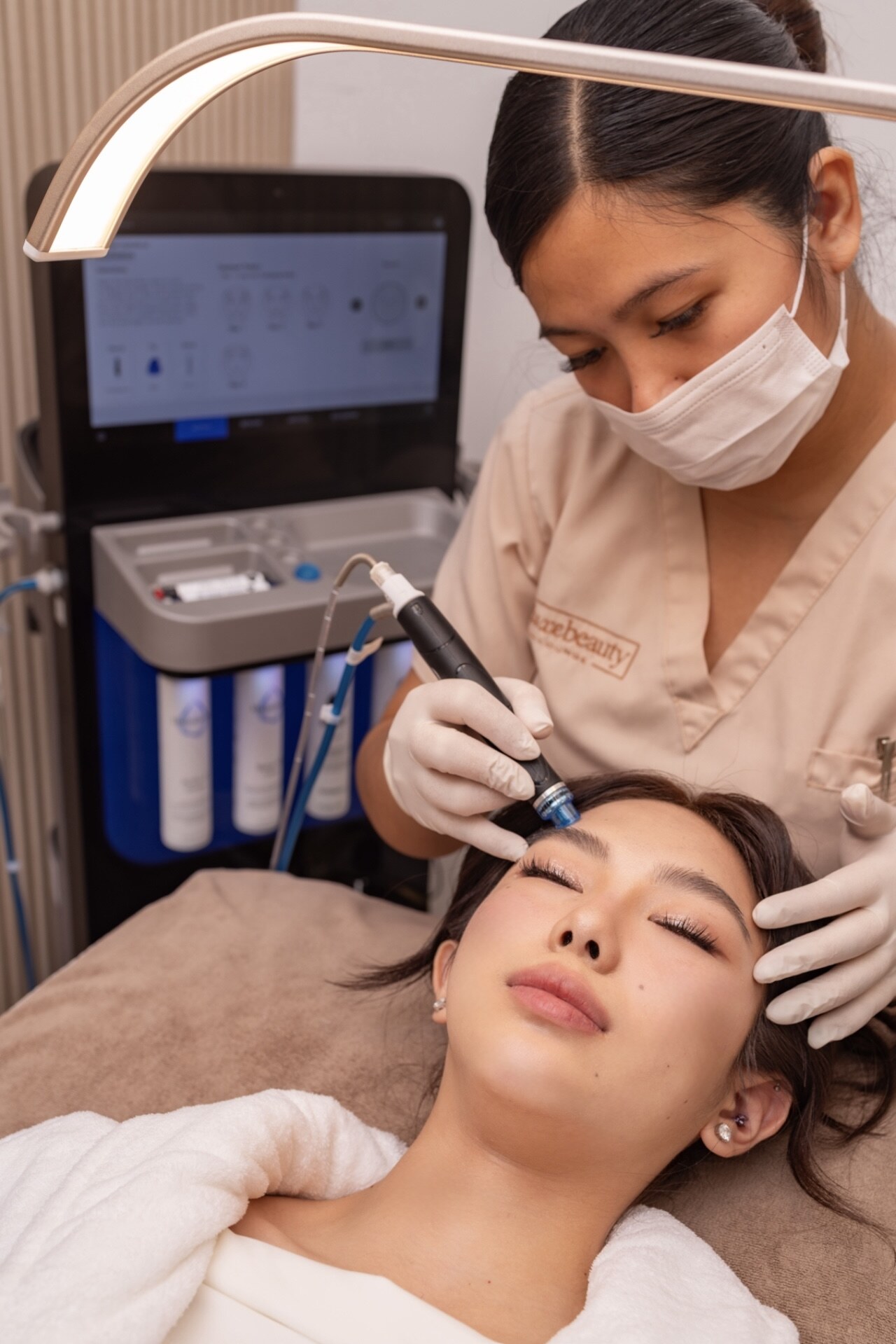 Luxe HydraFacial performed at LuxeBeauty