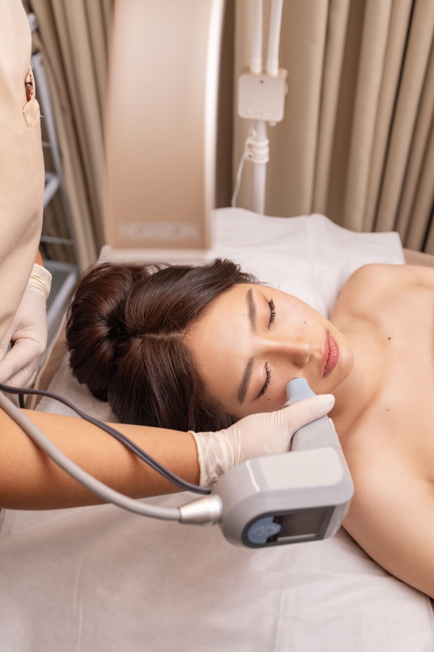 Non-invasive lift and contour treatment performed at LuxeBeauty
